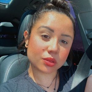 Meet your Posher, Sthefanny